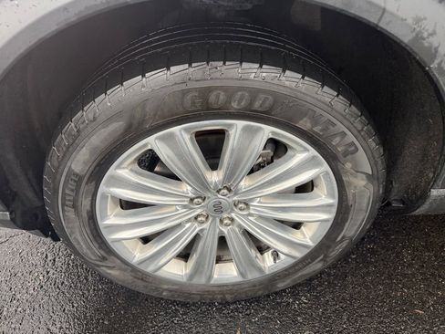 Used 2021 Ford Explorer King Ranch w/ Premium Technology Package image 15