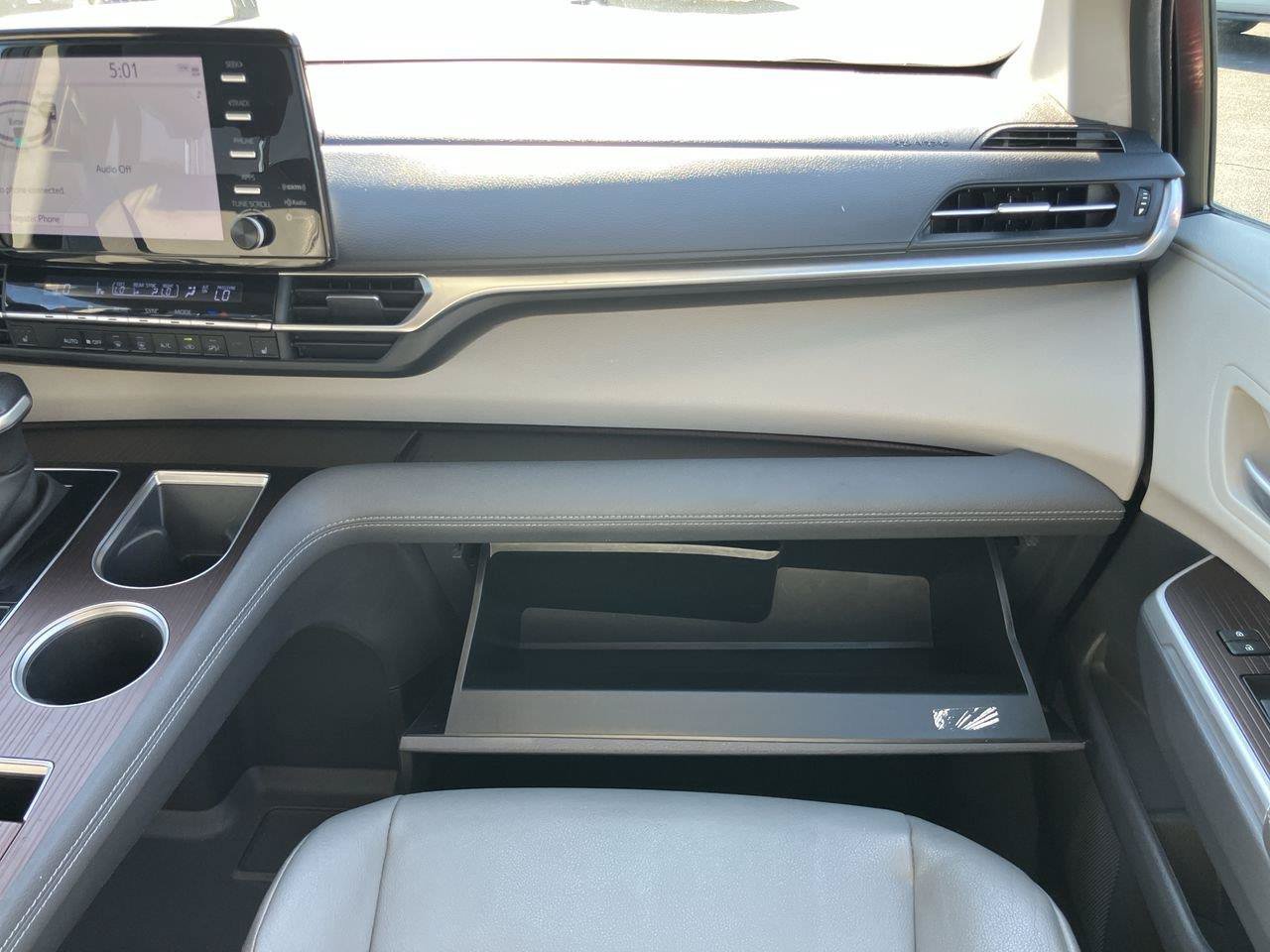 Used 2023 Toyota Sienna XLE FWD image 16