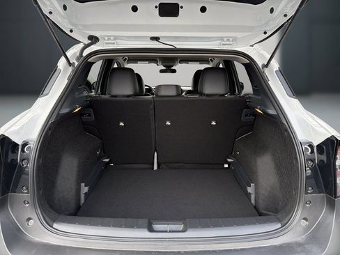 Used 2025 Nissan Kicks SR FWD image 12