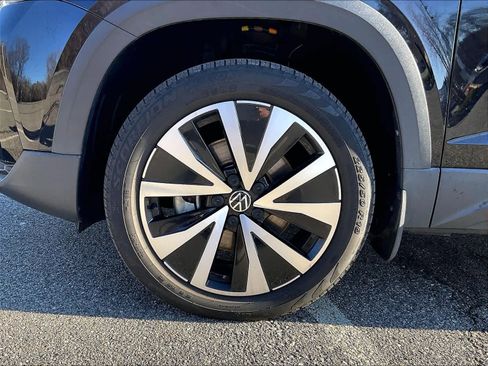 Used 2022 Volkswagen Taos SE w/ Panoramic Sunroof Package image 7