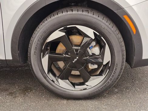 Certified 2025 Kia Sorento EX image 10