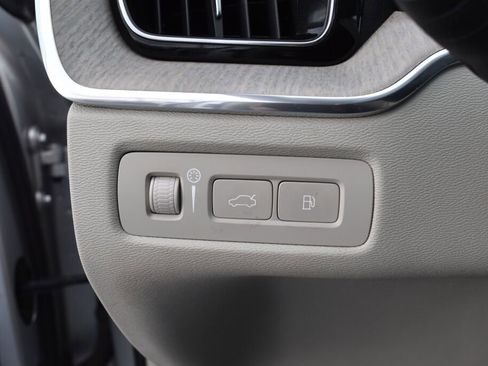 Used 2018 Volvo XC60 T8 Inscription w/ Vision Package image 18