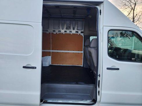 Used 2018 Nissan NV 2500 SV image 15