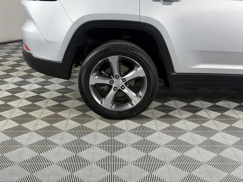Certified 2025 Jeep Grand Cherokee Limited w/ Luxury Tech Group II RWD image 8