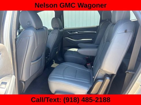 Used 2022 Buick Enclave Essence w/ Experience Buick Package FWD image 10