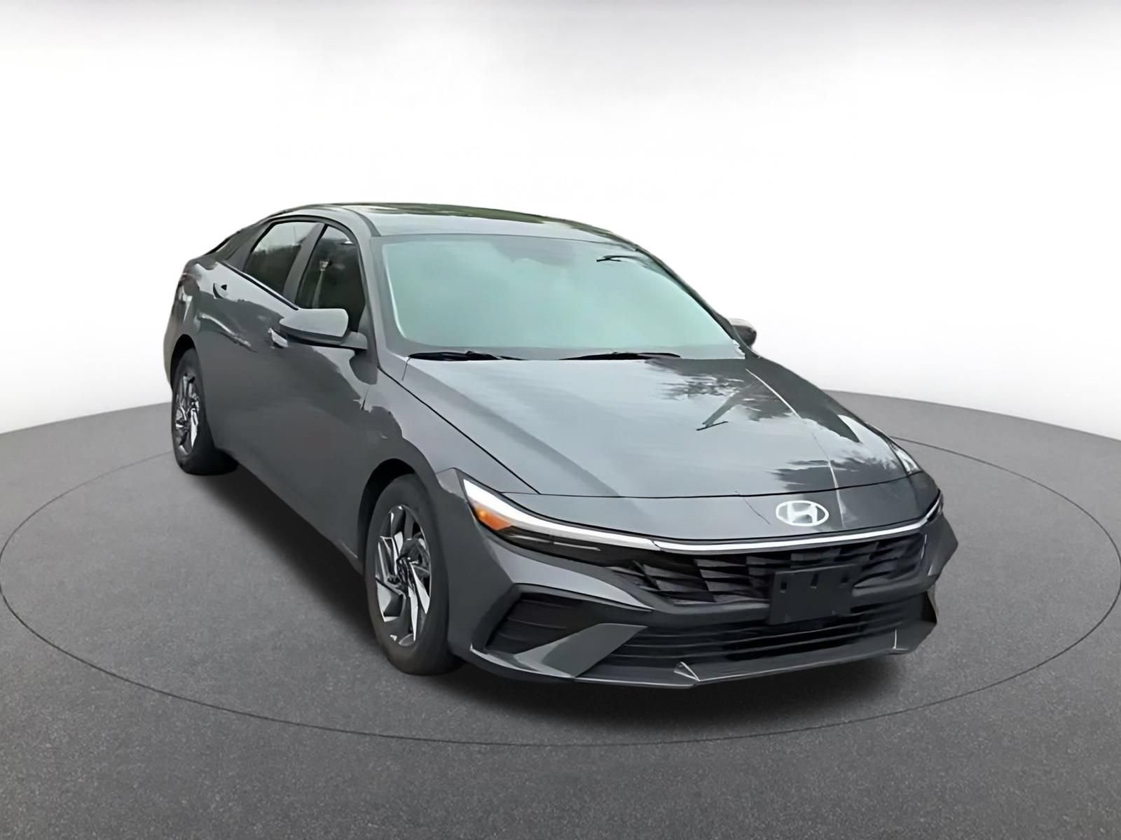 Used 2026 Hyundai Elantra Hybrid FWD image 3