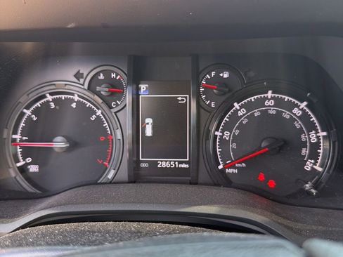 Used 2022 Toyota 4Runner SR5 Premium w/ Moonroof Package AWD/4WD image 8