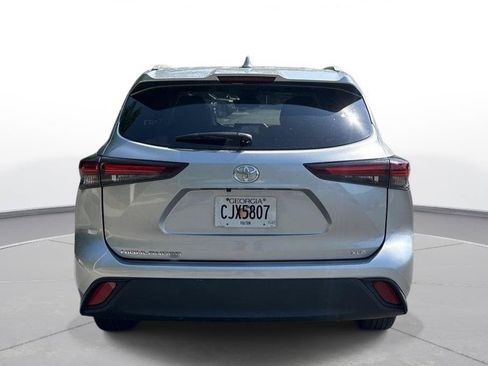 Certified 2025 Toyota Highlander XLE FWD image 7