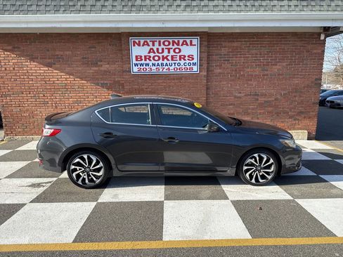 Used 2016 Acura ILX image 2