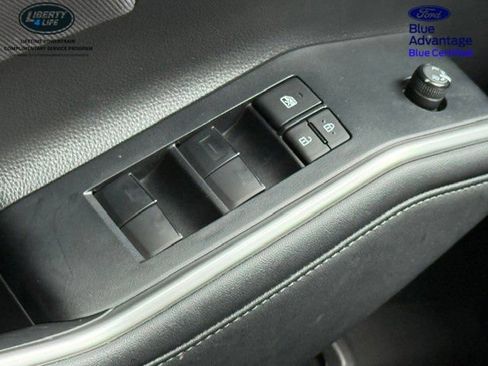 Used 2023 Toyota Highlander LE FWD image 33