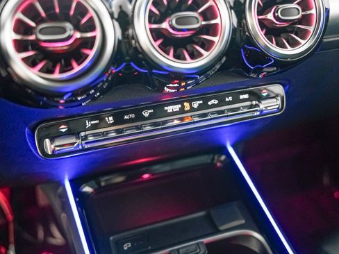 Certified 2023 Mercedes-Benz GLB 250 250 image 19