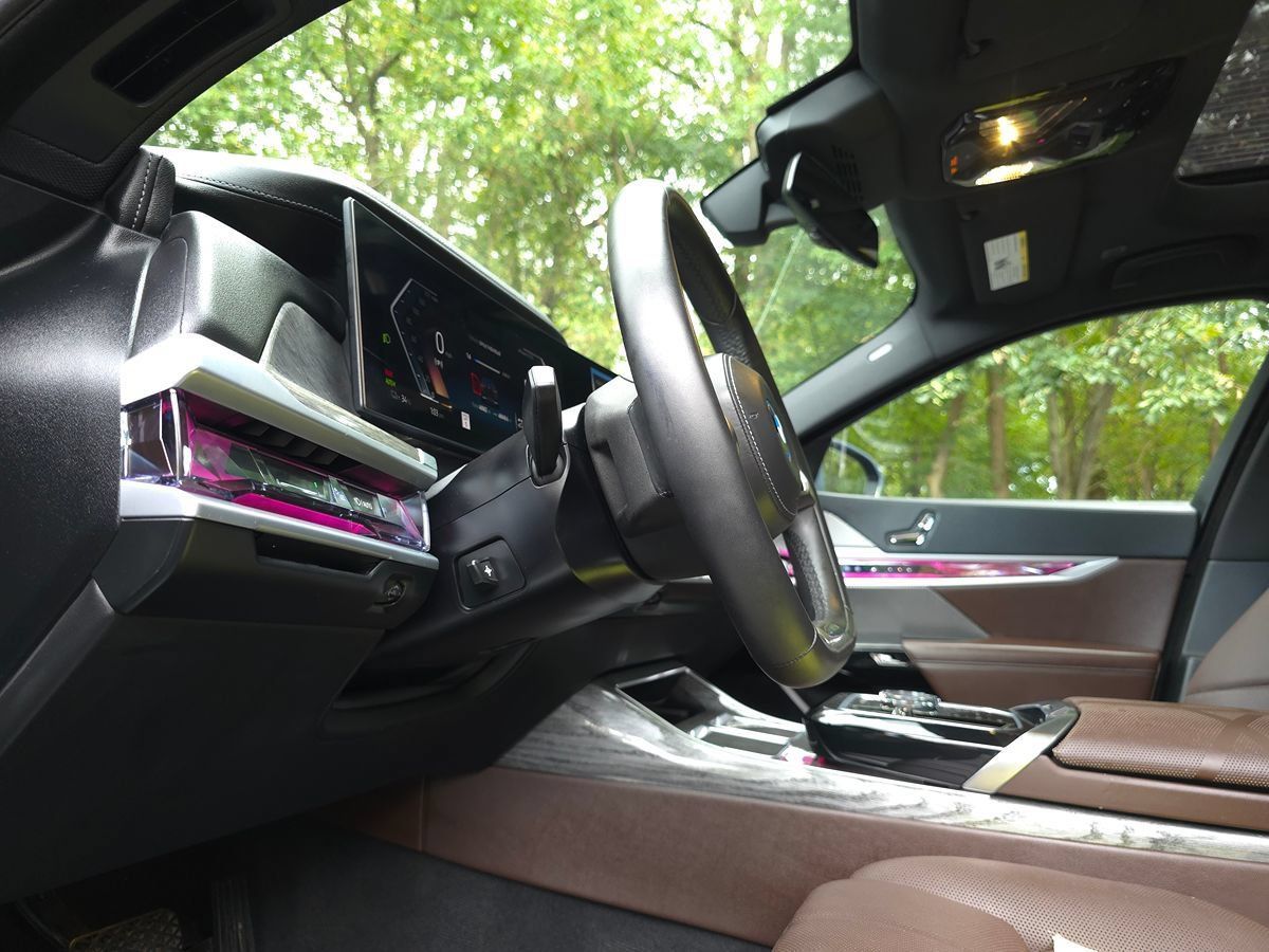 Used 2024 BMW i7 xDrive60 AWD/4WD image 37