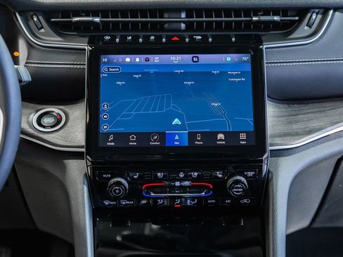 Certified 2024 Jeep Grand Cherokee L Limited w/ Luxury Tech Group II image 25