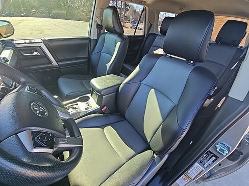 Used 2016 Toyota 4Runner SR5 image 11