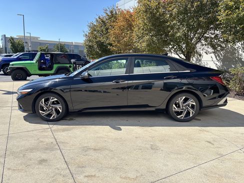 Used 2024 Hyundai Elantra Limited FWD image 9