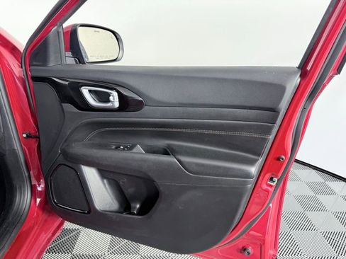 Used 2023 Jeep Compass Limited image 10