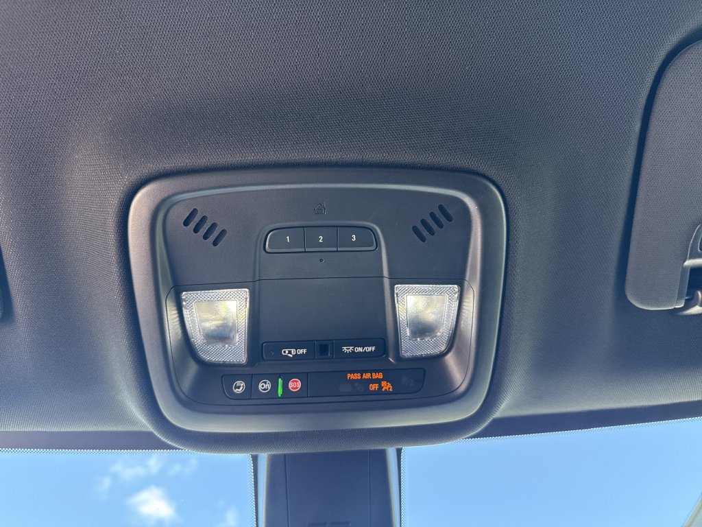 Used 2023 Chevrolet Traverse LT FWD image 28