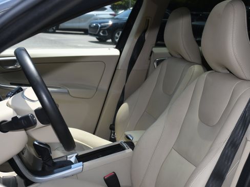 Used 2016 Volvo XC60 T5 Platinum AWD/4WD image 13