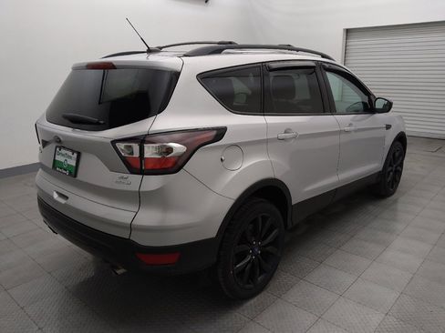 Used 2017 Ford Escape SE w/ SE Sport Appearance Package image 9