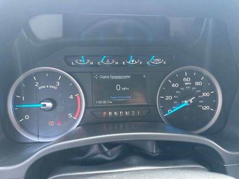 Used 2018 Ford F250 XLT w/ XLT Premium Package AWD/4WD image 17