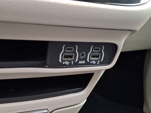 Used 2024 Chrysler Pacifica Touring-L FWD image 27