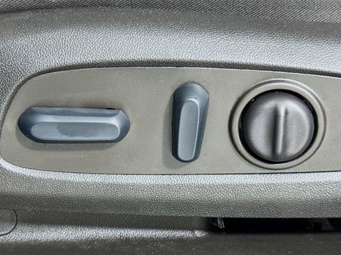 Used 2022 Chevrolet Equinox LT w/ Driver Convenience Package image 14