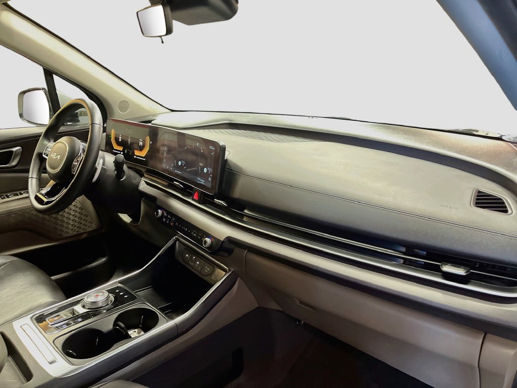 Used 2026 Kia Carnival EX FWD image 31