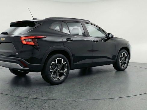 Used 2025 Chevrolet Trax LT image 9