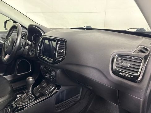 Used 2018 Jeep Compass Limited w/ Navigation Group AWD/4WD image 34