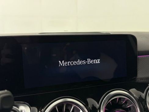 Used 2022 Mercedes-Benz GLB 250 image 18
