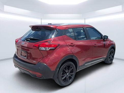 Used 2020 Nissan Kicks SR w/ SR Premium Package FWD image 3