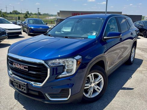 Used 2022 GMC Terrain SLE FWD image 1