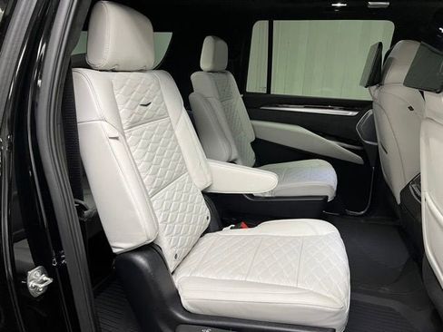 New 2026 Cadillac Escalade ESV Platinum Sport w/ LPO, ONYX Package AWD/4WD image 18