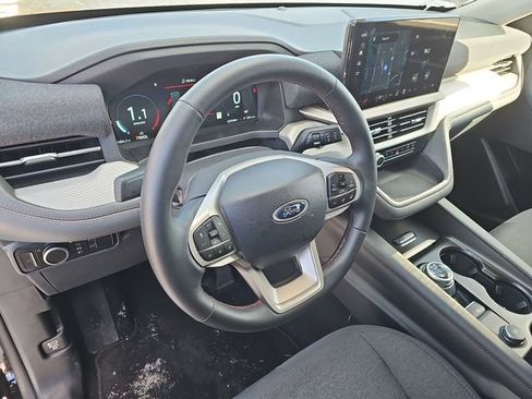 Used 2025 Ford Explorer Active image 12
