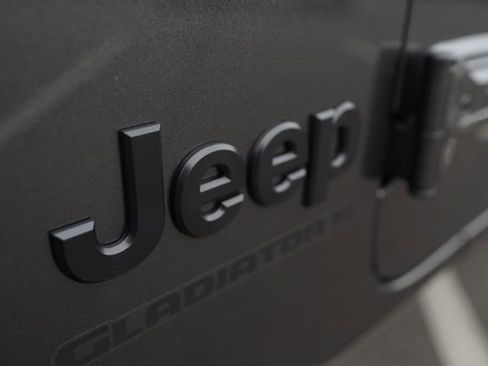 New 2025 Jeep Gladiator Sport image 37