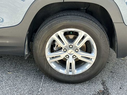 Certified 2024 GMC Terrain SLE AWD/4WD image 12