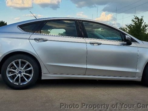 Used 2017 Ford Fusion SE image 12