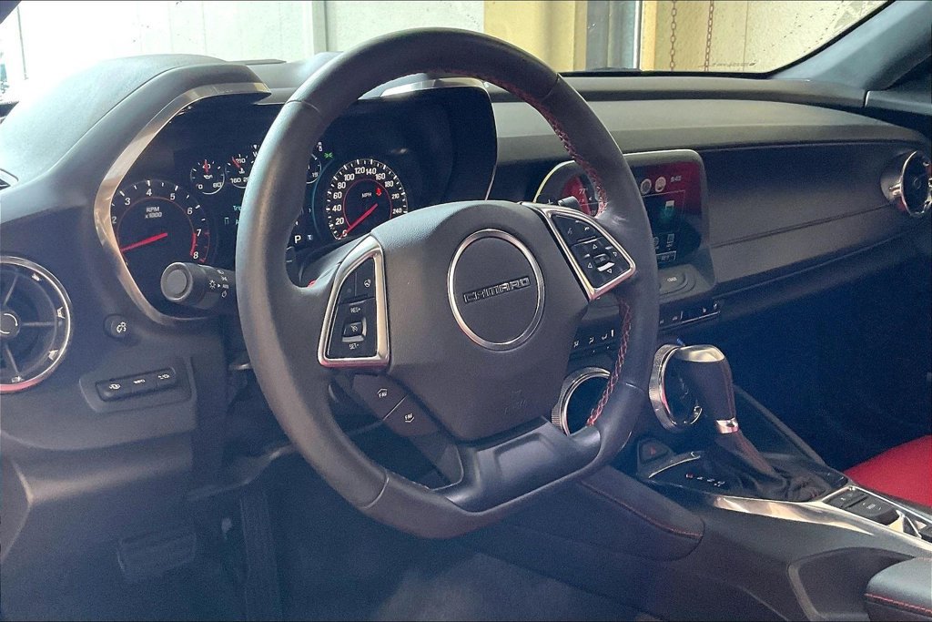 Used 2018 Chevrolet Camaro LT RWD image 4