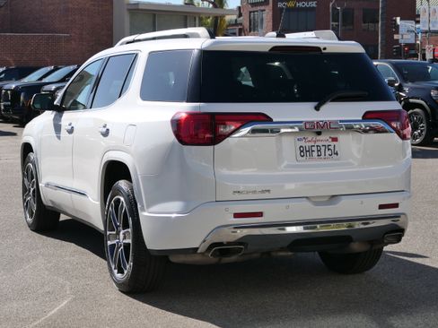Used 2018 GMC Acadia Denali w/ Technology Package AWD/4WD image 3