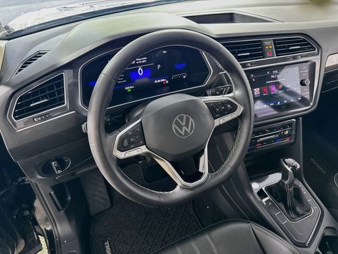 Used 2023 Volkswagen Tiguan SE FWD image 23