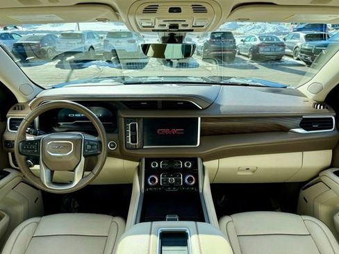 Used 2022 GMC Yukon Denali w/ Denali Premium Package image 24