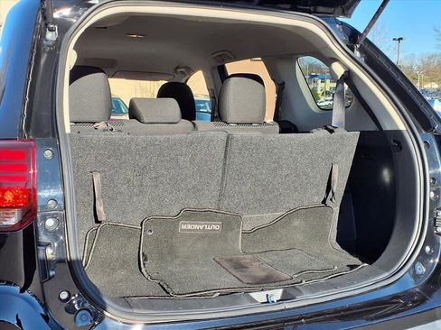 Used 2017 Mitsubishi Outlander SE image 18