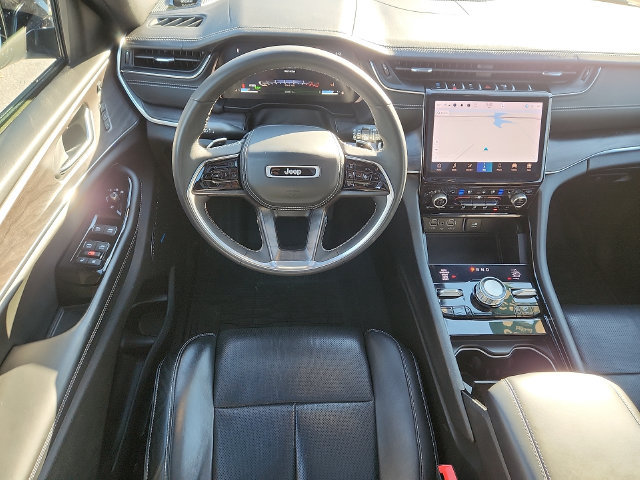 Used 2023 Jeep Grand Cherokee Overland w/ Luxury Tech Group IV AWD/4WD image 11