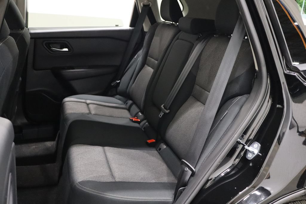 Used 2024 Nissan Rogue SV FWD image 11