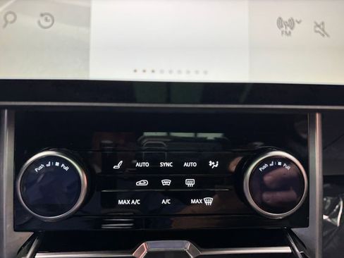 Used 2023 Land Rover Range Rover SE AWD/4WD image 17