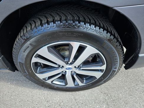 Used 2019 Subaru Outback 3.6R Limited AWD/4WD image 9