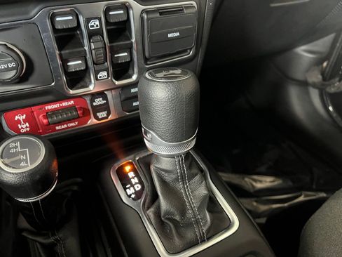 Used 2025 Jeep Wrangler Rubicon image 41