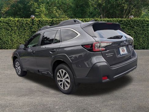 Used 2025 Subaru Outback Premium image 6