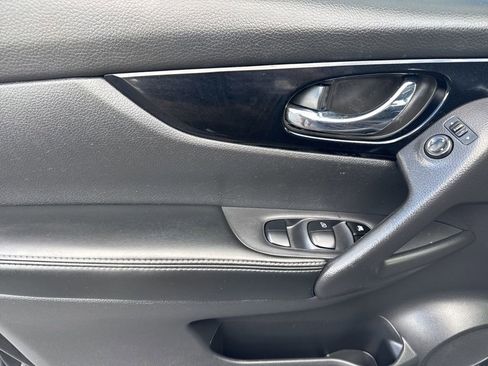 Used 2018 Nissan Rogue Sport SV w/ SV All-Weather Package image 12