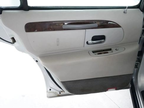 Used 1998 Lincoln Town Car Executive image 17